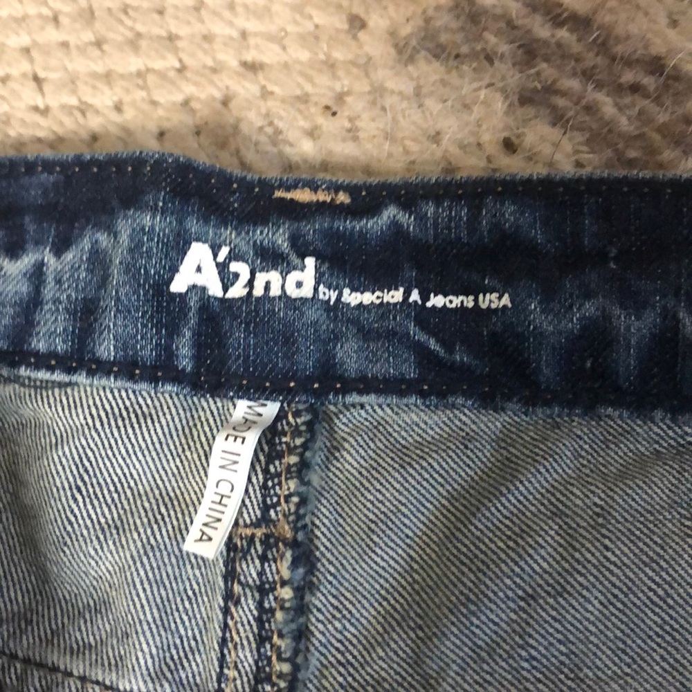 Shorts - Picture 3 of 4